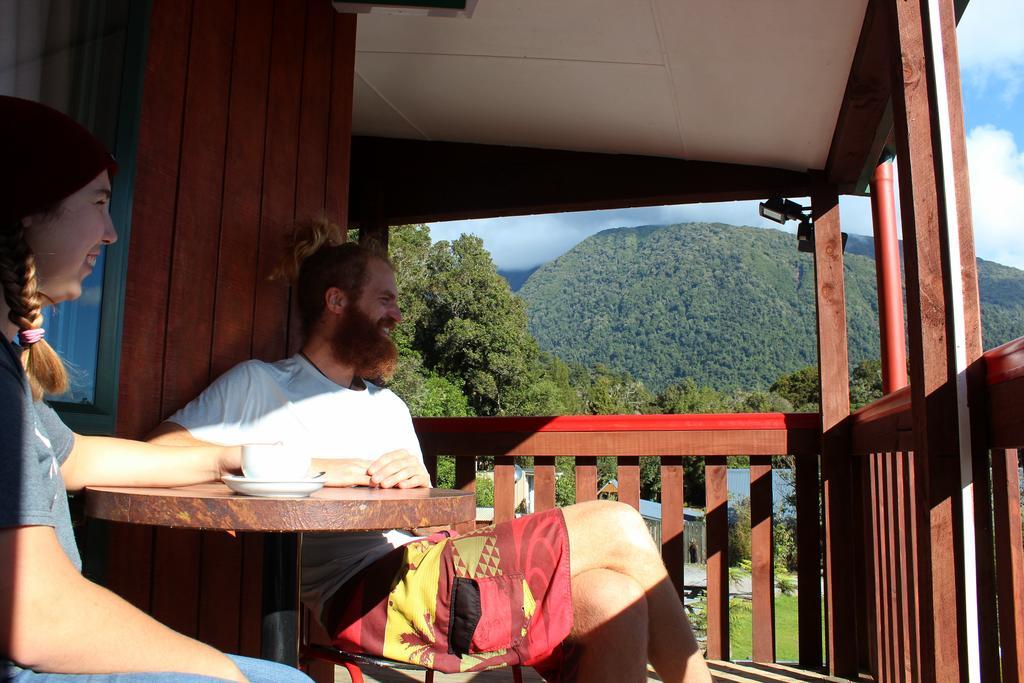 Fox Glacier Pod Hostel & Inn Bagian luar foto