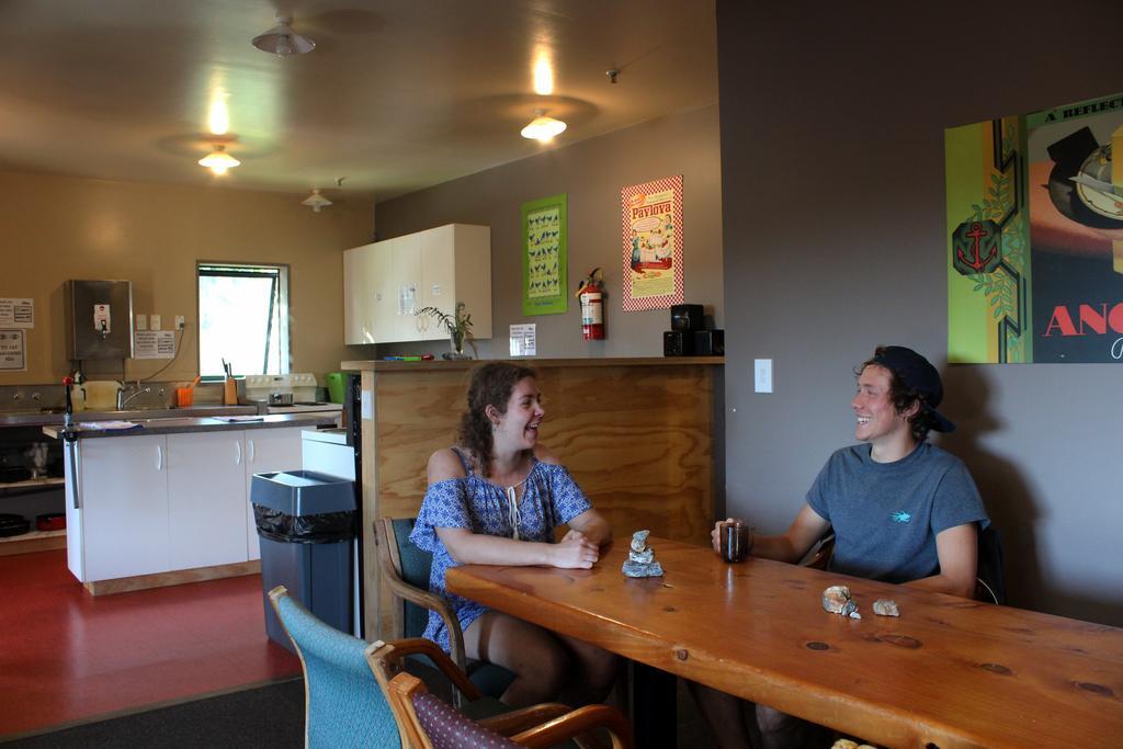 Fox Glacier Pod Hostel & Inn Bagian luar foto