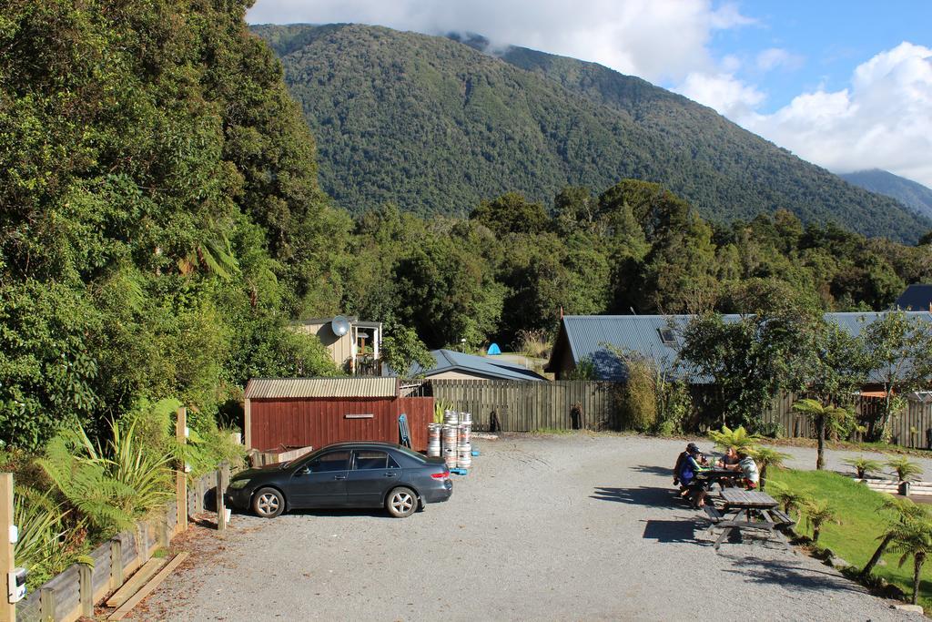Fox Glacier Pod Hostel & Inn Bagian luar foto
