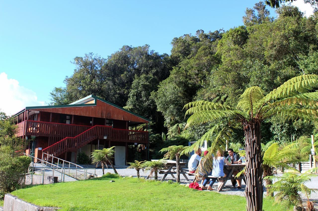 Fox Glacier Pod Hostel & Inn Bagian luar foto